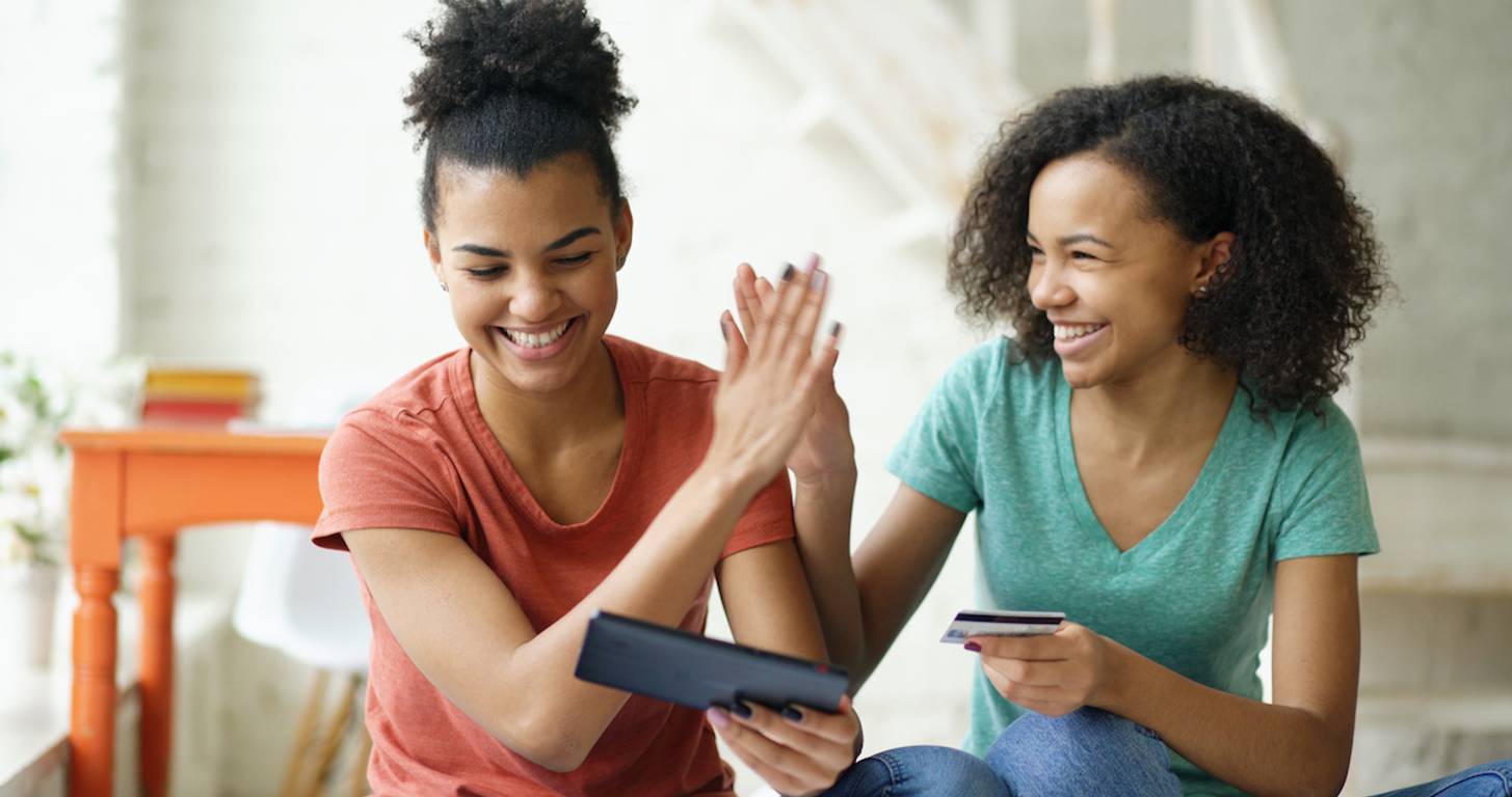 Greenlight vs. Current [2022]: Which Debit Card Is Better for Your Kids? |  FinanceBuzz