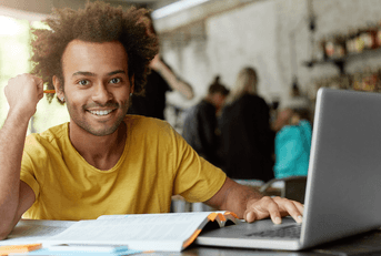 Man using private student loans