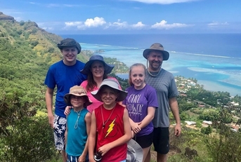 This Family Paid Only $628 for a 10-Day Tahiti Trip (and Volunteered in the Community)