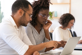 Instructor explaining corporate software specific to intern