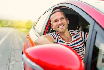 Man uses Farmers auto insurance for his car