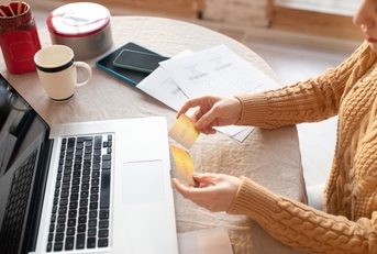 woman holding a credit card