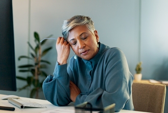 business woman experiencing burnout at work
