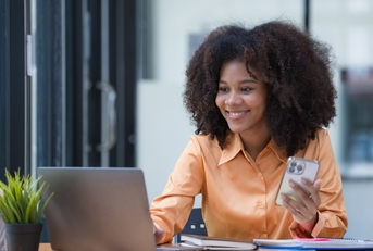 A woman opening a free checking account