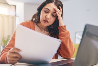stresssed woman on laptop