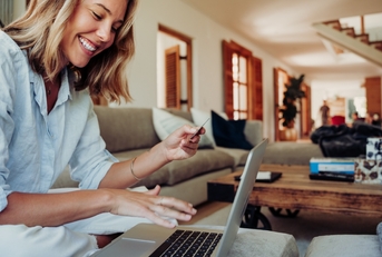 A woman choosing a credit card for online shopping