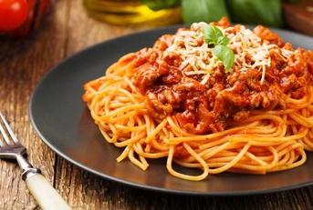 spaghetti served on a black plate