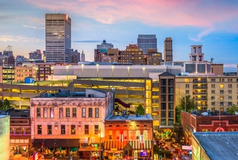 memphis tennessee skyline over beale street