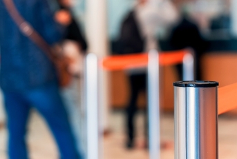 row of people to th ebank teller