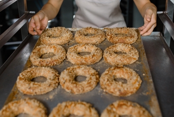 a tray with fresh bagels