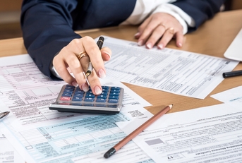 Woman filling US 1040 tax form