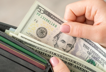 woman gets american money from the wallet