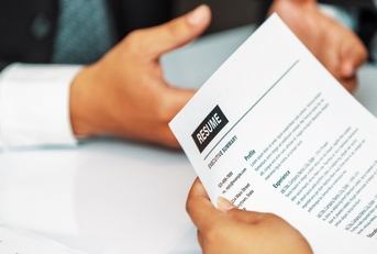 manager reads resume