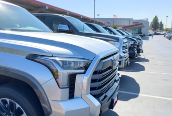 toyota tundra full size pickup trucks