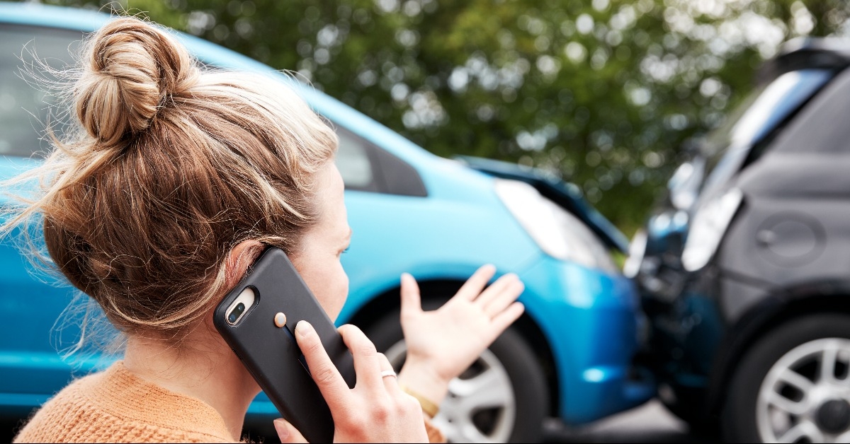 female motorist involved in car accident calling insurance company