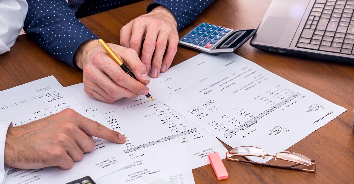 team analyzes the business expenses of the annual budget