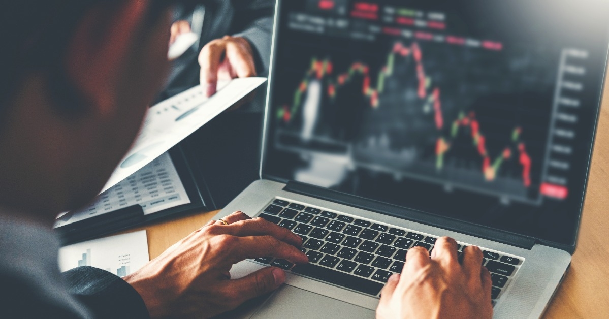 discussing and analysis graph stock market trading