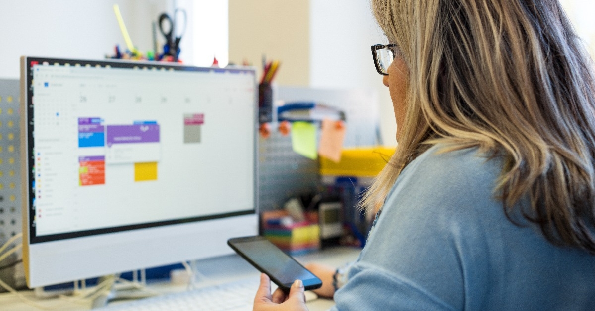 using online calendar to schedule patients appointments