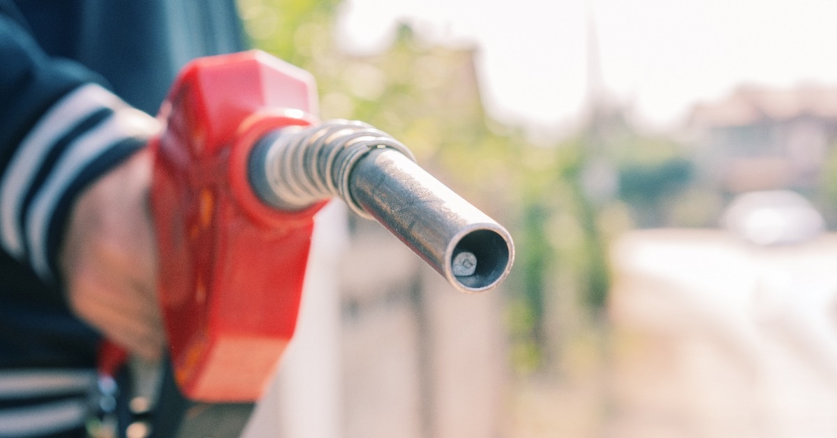 man's hand is refuelling gas