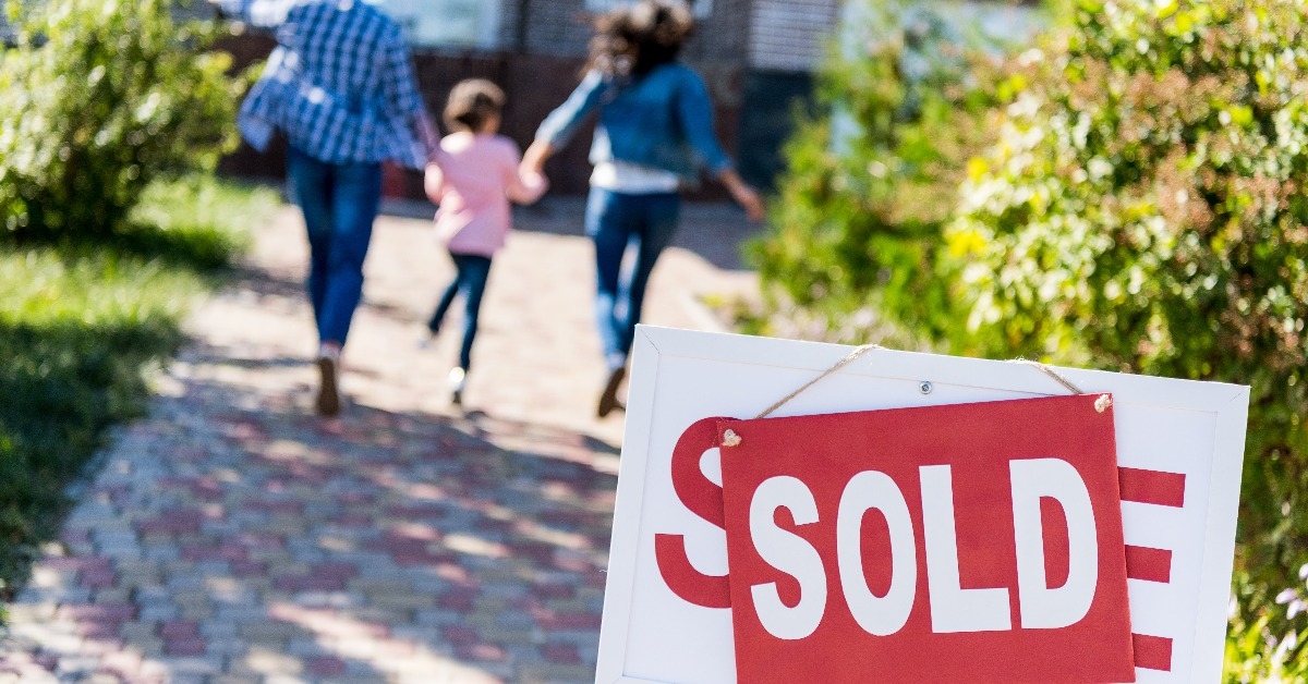 family running to new house