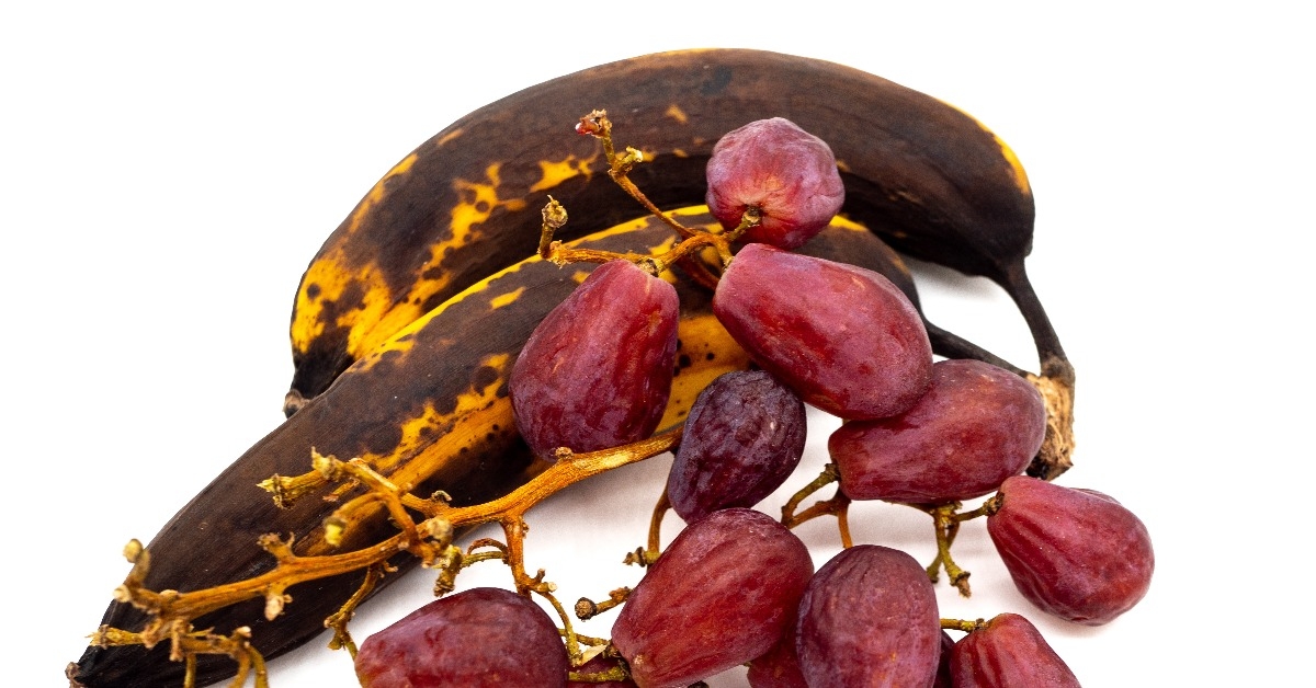 rotten bananas and dried grapes