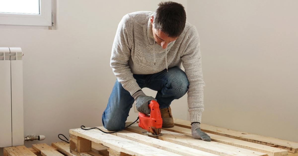 wooden pallet furniture making