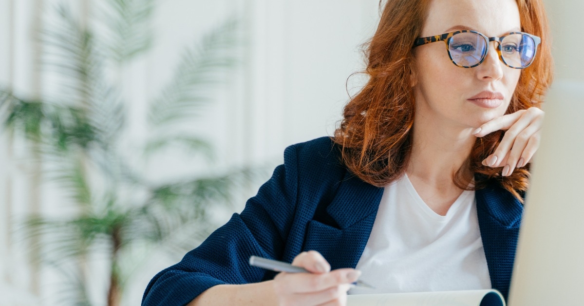 female coach makes records in notepad