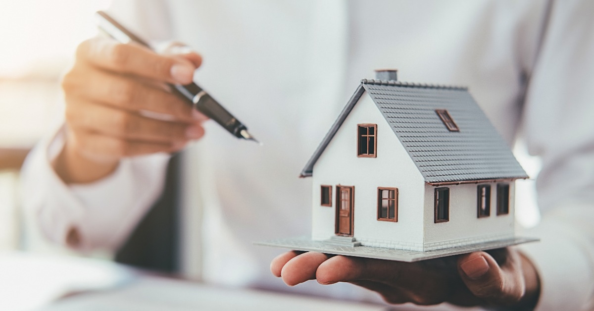 house model with real estate agent