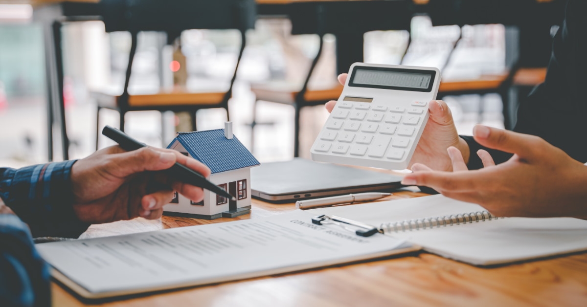 signing mortgage loan contracts