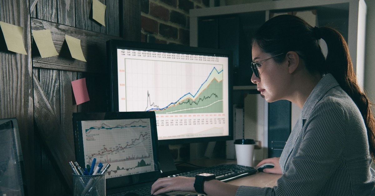 female stock analyst working