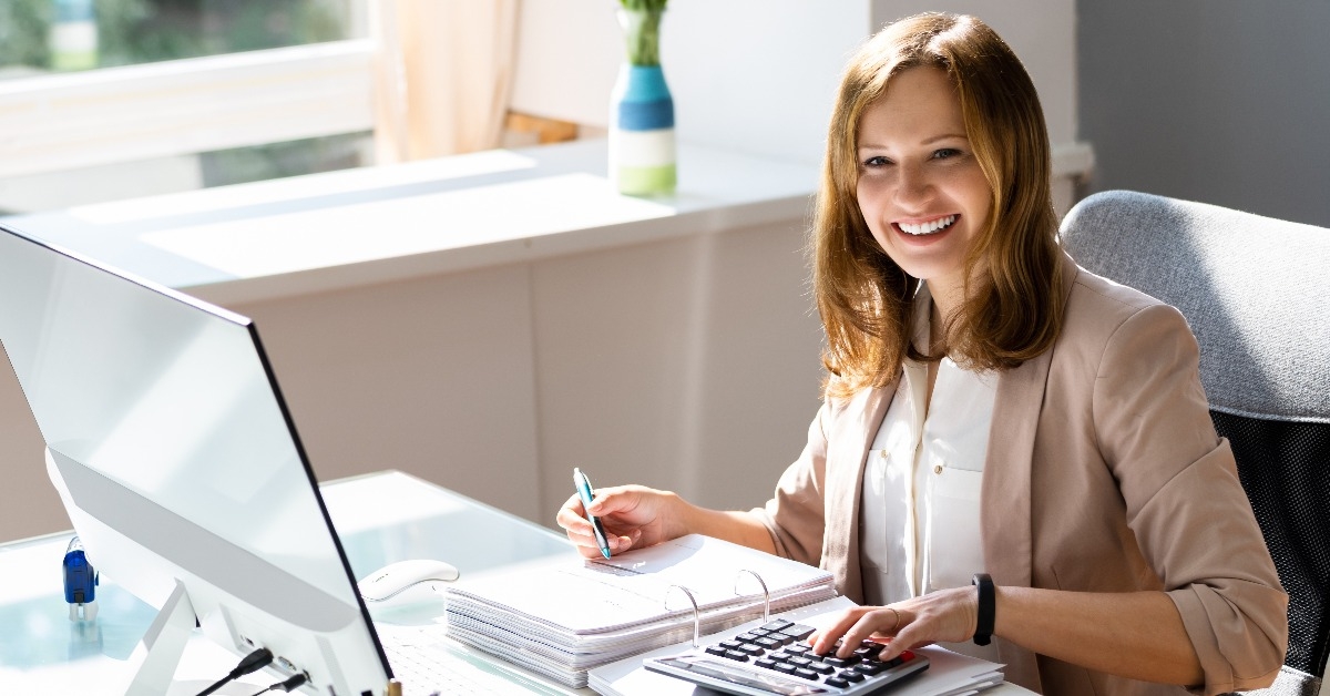 accountant woman in office doing accounting