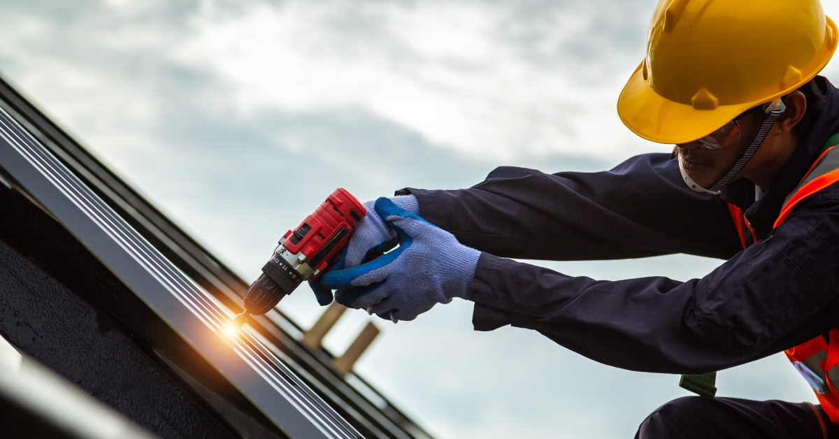 roofer worker in protective uniform wear and gloves