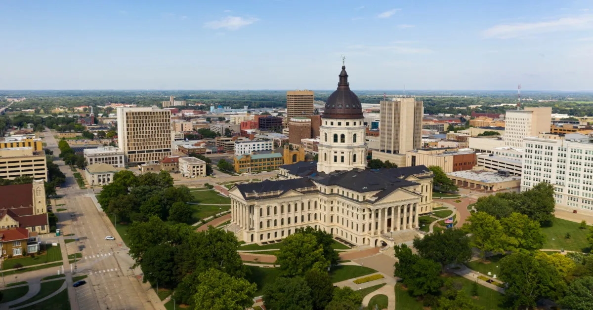 kansas state capital building in topeka