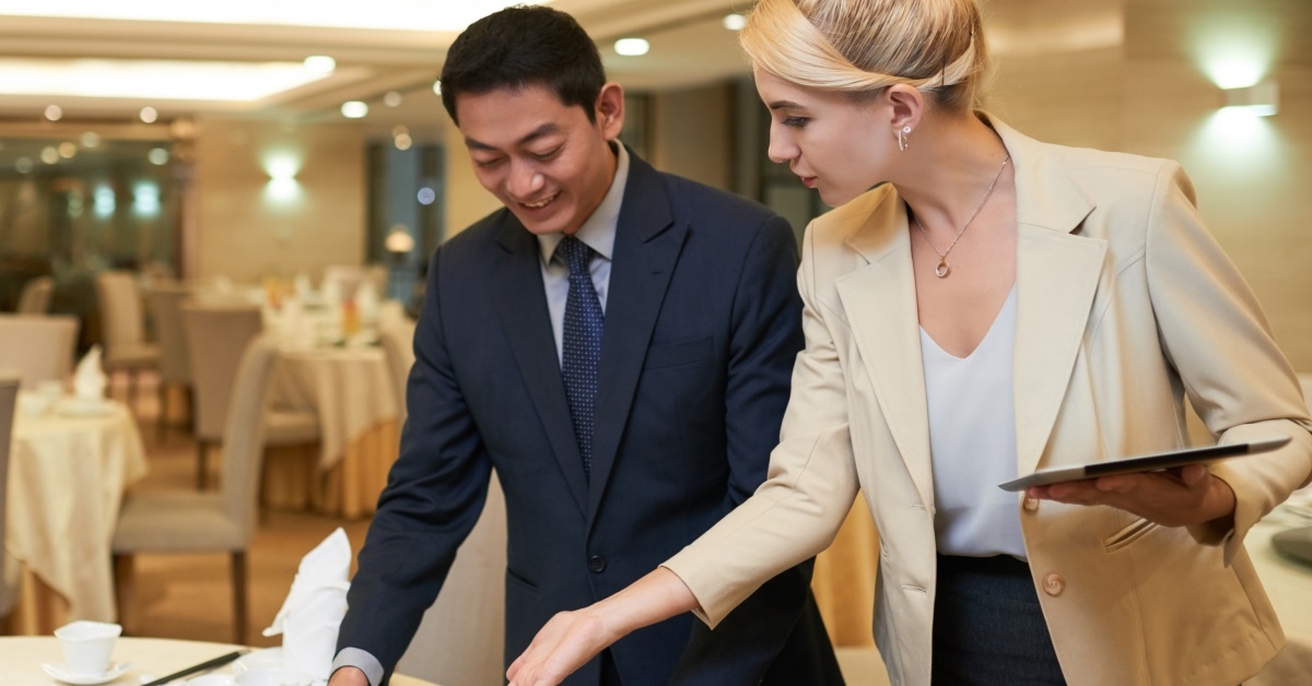 banquet manager discussing table setting