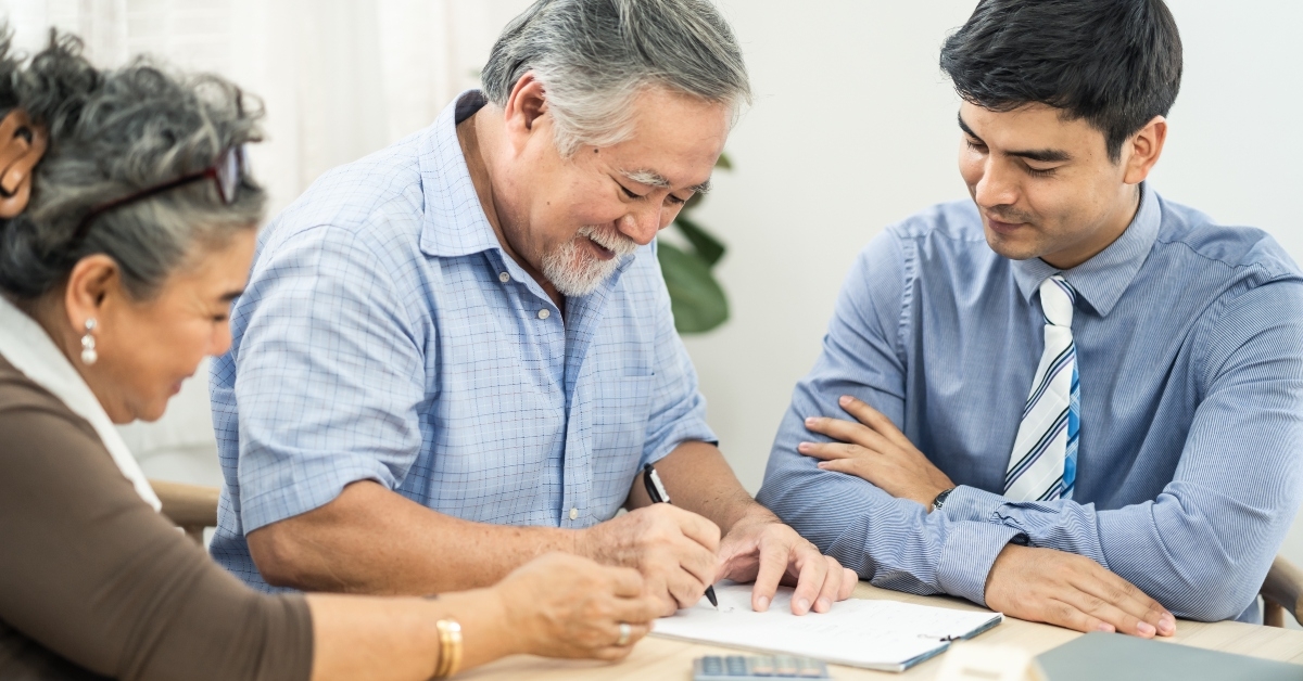 seniors making health insurance contract 