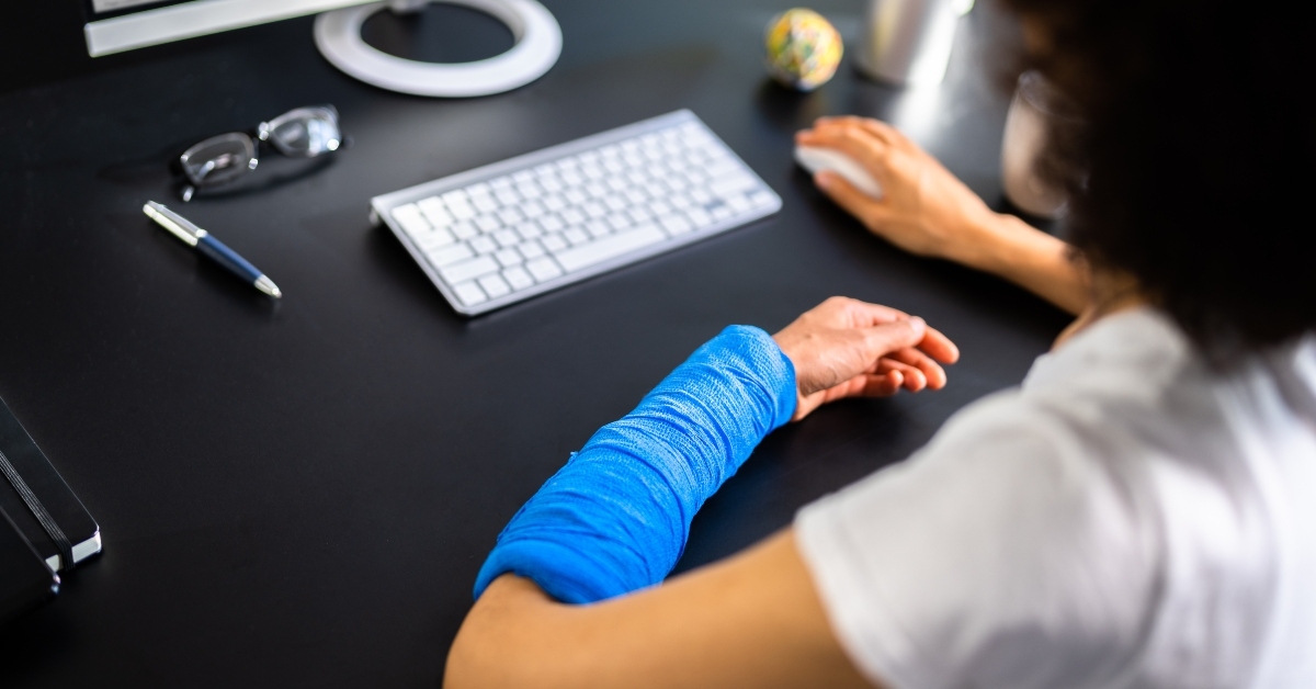 woman with broken arm