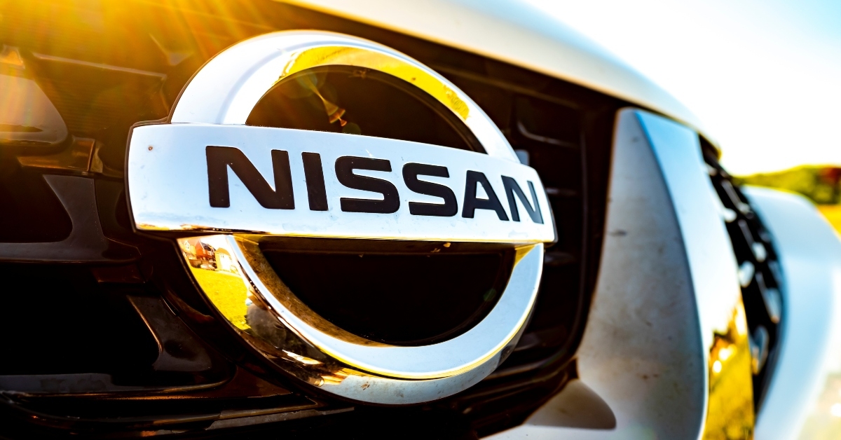 nissan logo on front grill of white nissan juke