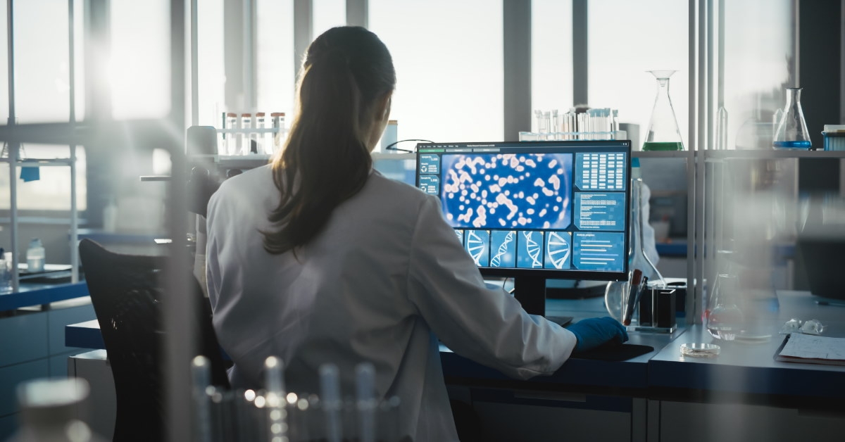 female biochemist working on lapotop to develop drugs at laboratory