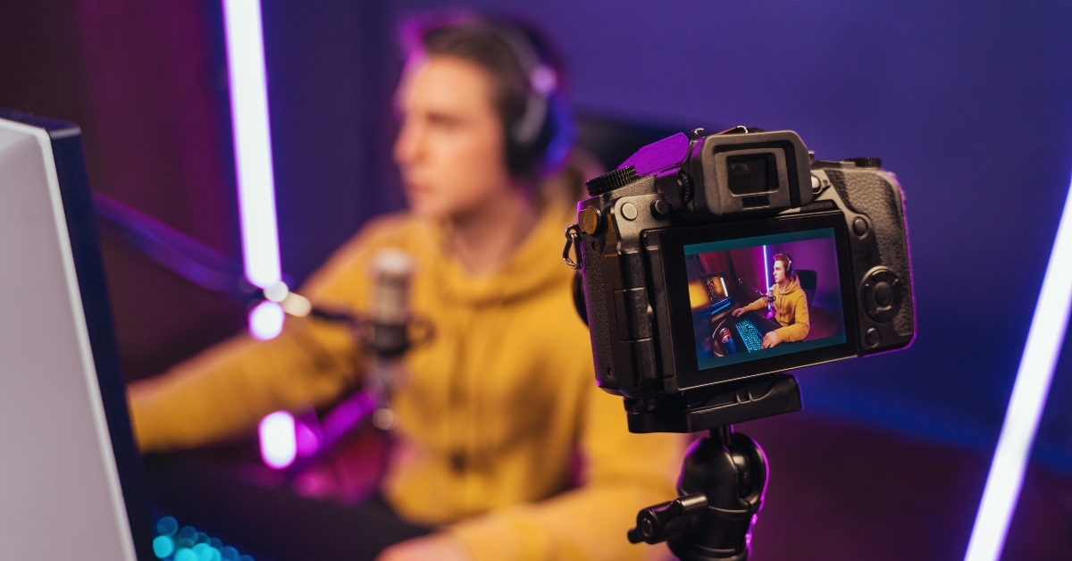 pro gamer blogger shooting vlog while playing video game