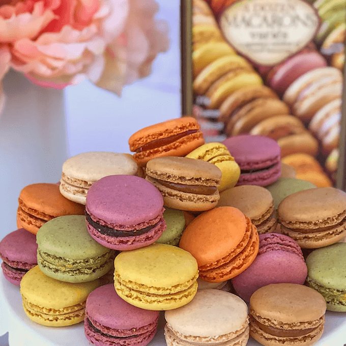 Trader Joe's-A Dozen Macarons variés