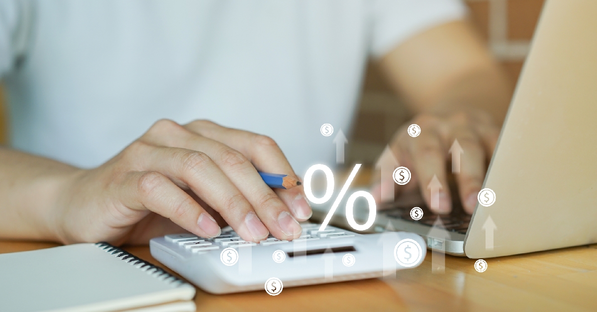 salesman hand press on calculator to calculate