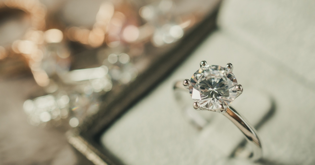 luxury engagement diamond ring