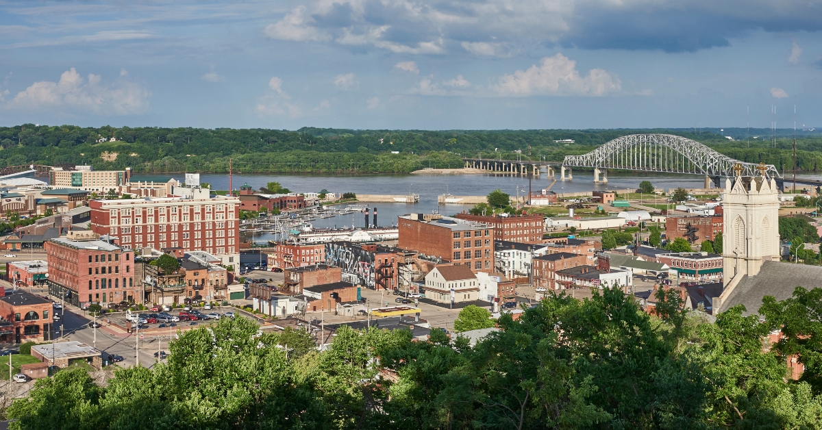 dubuque city with mississippi river