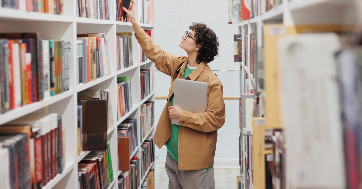 woman with curly hair in the library