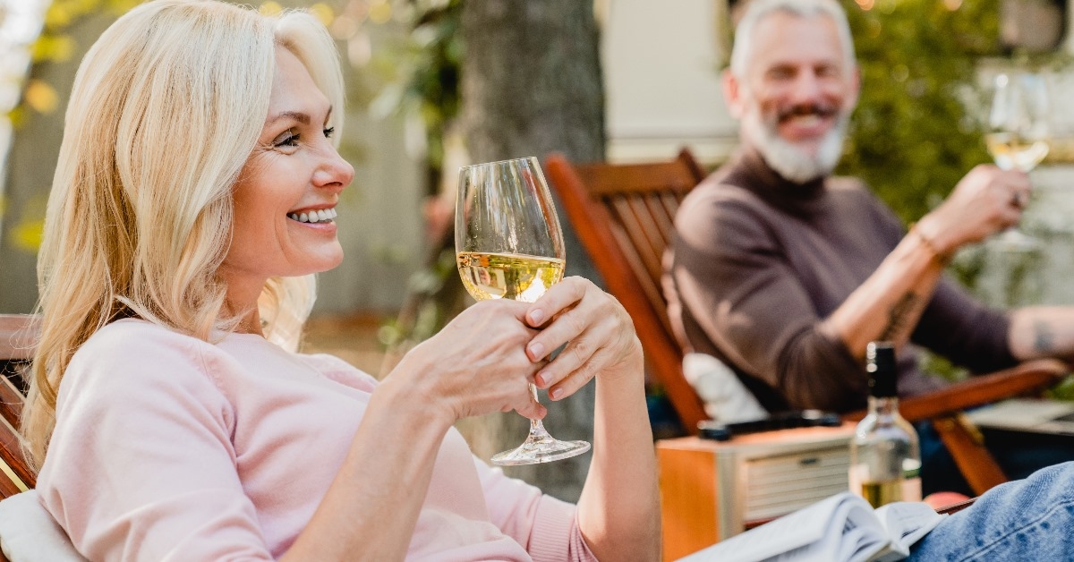 senior couple drinking champagne