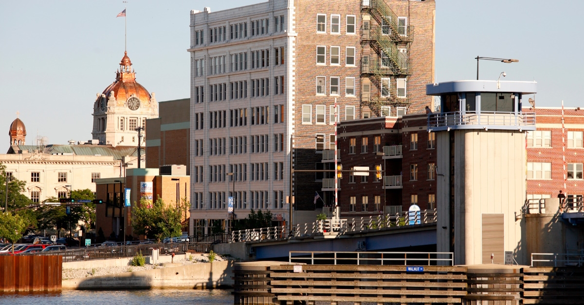 city of green bay wisconsin during day time