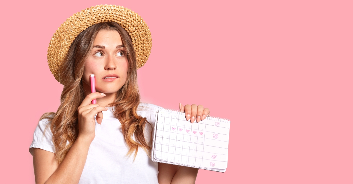 holds calendar with marked days