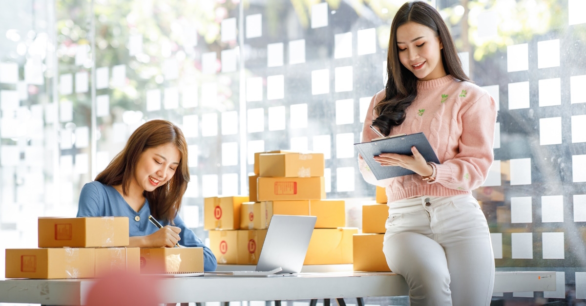 asian girls managing small business