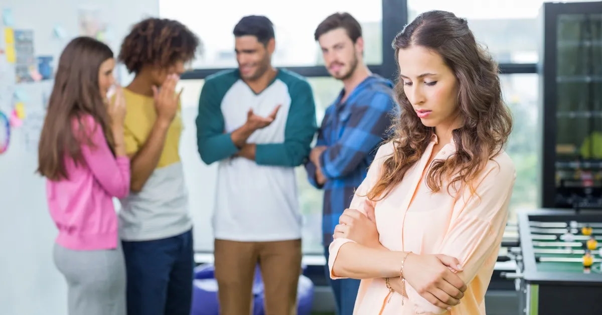 colleagues bullying newcomer female employee.