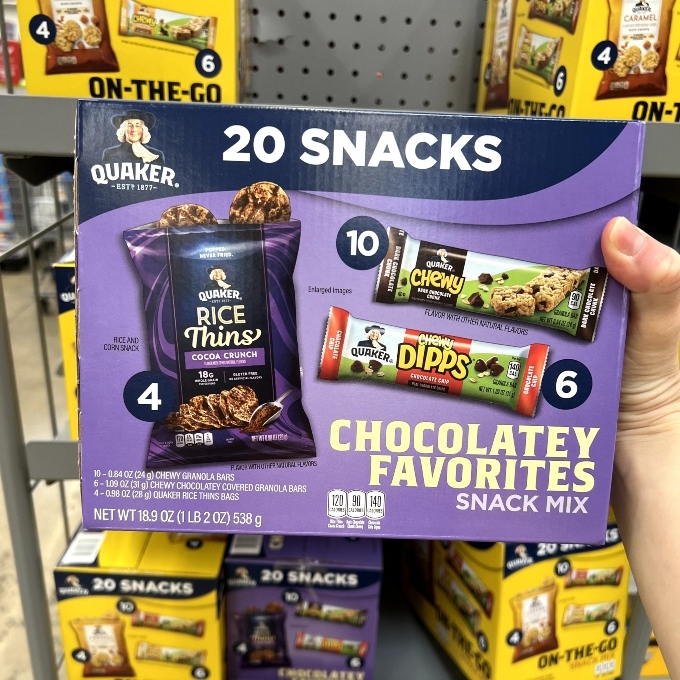 Quaker chocolatey favorites snack mix